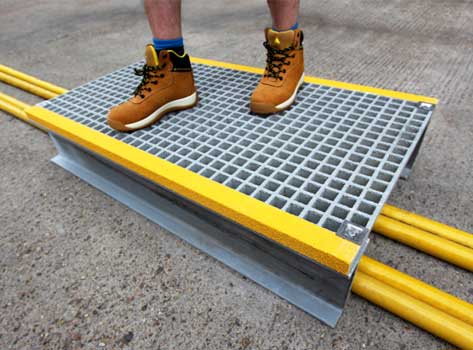 Heavy Duty Step Over Anti Slip Platform for Pipe & Cables – Durable GRP Grating, Safe Access for Indoor/Outdoor Use